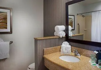 Courtyard By Marriott Collierville